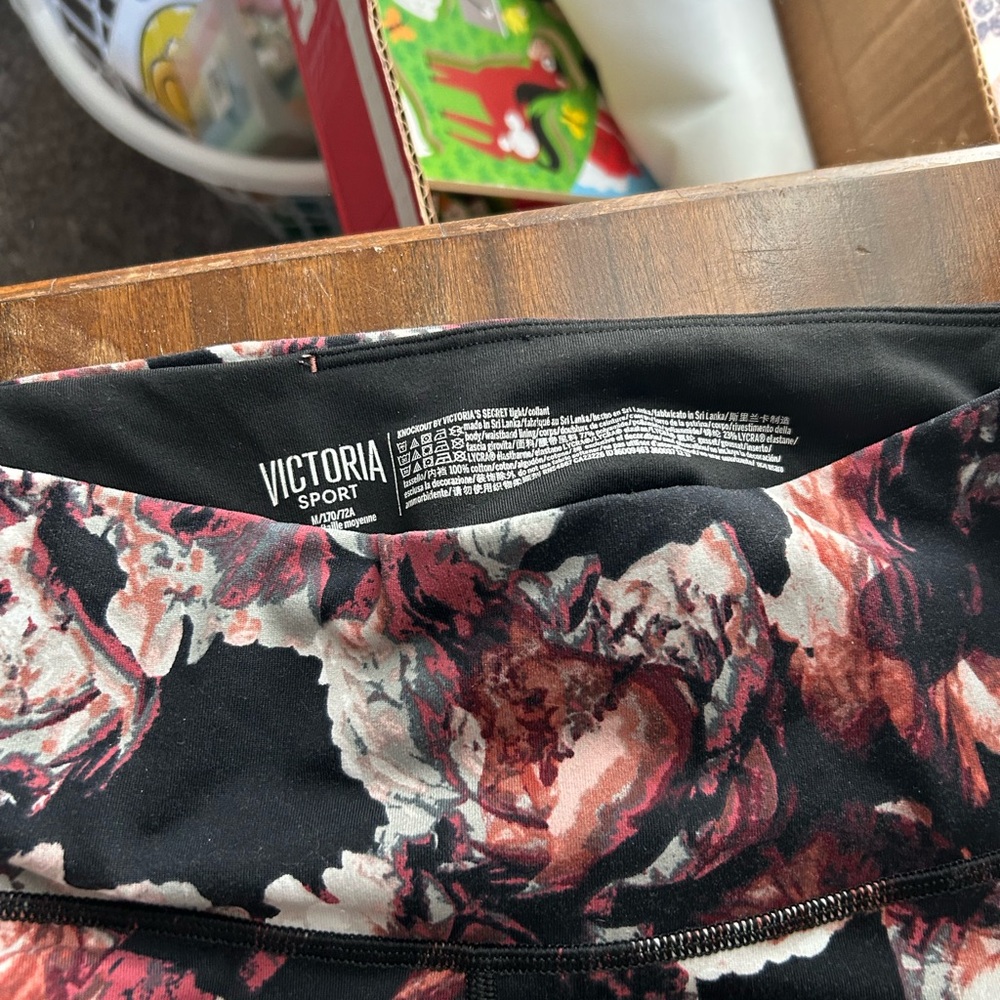 Two for one, Victoria Sport Floral Leggings and bra